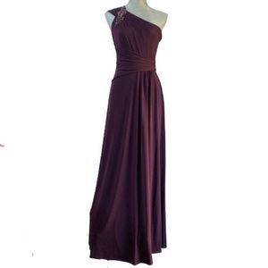 Gorgeous David Meister One Shoulder Formal Gown. Size 6. NWOT, never worn.
